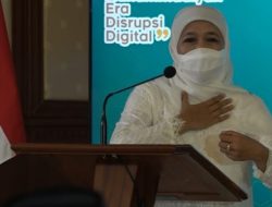 Gubernur Jatim Khofifah Indar parawansa, saat memberi sambutan pada  perayaan milad Muhammadiyah ke-112 H/109 M. di Aula Mas Masyur, PW Muhammadiyah Jawa Timur Jl Kertomenanggal IV No.1 Surabaya, Sabtu (27/11/2021).
