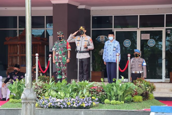 
					Kapolres Tulungagung Pimpin Apel Serpas Pengamanan Pilkades Serentak Tahun 2021