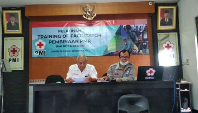 
					Kegiatan pertemuan rutin 3 bulanan periode 1, dilaksanakan di SMAN 1 Giri , diikuti Ketua Unit PMR se Kabupaten Banyuwangi sebanyak 67 orang, Senin (29 /11/2021) .