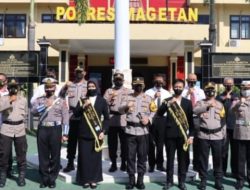 Kapolres Magetan, AKBP Yakhop Silvana Delareskha saat memimpin upacara pemberian penghargaan kepada Duta Lalu lintas yg telah berhasil raih juara I tingkat Polda.