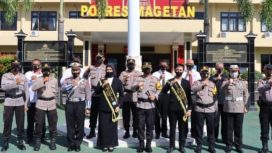 Kapolres Magetan, AKBP Yakhop Silvana Delareskha saat memimpin upacara pemberian penghargaan kepada Duta Lalu lintas yg telah berhasil raih juara I tingkat Polda.