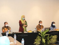 Ketua Dekranasda Sidoarjo, Hj Sa'adha Achmad Mudlor Ali, saat membuka pelatihan IKM di hotel Luminor, Senin (29/11/21)