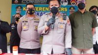 Kapolresta Sidoarjo Kombespol Kusumo Wahyu Bintoro saat konferensi pers penangkapan tersangka pengedar narkoba jenis sabu di wilayah kabupaten Sidoarjo.