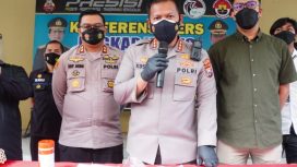 Kapolresta Sidoarjo Kombespol Kusumo Wahyu Bintoro saat konferensi pers penangkapan tersangka pengedar narkoba jenis sabu di wilayah kabupaten Sidoarjo.