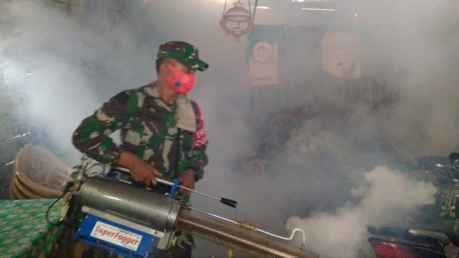 
					Cegah DBD dan Malaria, Kodim Lamongan Gencar Lakukan Fogging