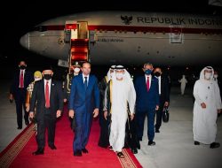 Presiden Jokowi tiba di Terminal Kepresidenan Bandara Internasional Abu Dhabi, Persatuan Emirat Arab (PEA), Selasa (02/111/2021). (Foto: BPMI Setpres/Laily Rachev)