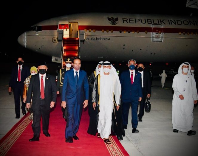 
					Presiden Jokowi tiba di Terminal Kepresidenan Bandara Internasional Abu Dhabi, Persatuan Emirat Arab (PEA), Selasa (02/111/2021). (Foto: BPMI Setpres/Laily Rachev)