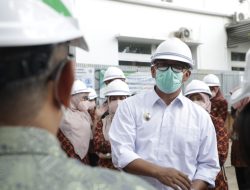 Wakil Bupati Bogor, Iwan Setiawan memantau langsung jalannya sejumlah proyek pembangunan, diantaranya di RSUD Cibinong  dan alun-alun Cirimekar, Kecamatan Cibinong, pada Kamis (25/11/2021).