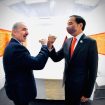 Presiden Joko Widodo melakukan pertemuan bilateral dengan PM Palestina Mohammad Ibrahim Shtayyeh, di sela-sela KTT Pemimpin Dunia COP26, di Scottish Event Campus, Glasgow, Skotlandia, Senin (01/11/2021). (Foto: BPMI Setpres/Laily Rachev)
