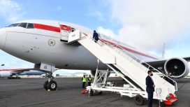 Pesiden Joko Widodo bertolak menuju Persatuan Emirat Arab, dari Glasgow, Selasa (02/11/2021). (Foto: BPMI Setpres/Laily Rachev)