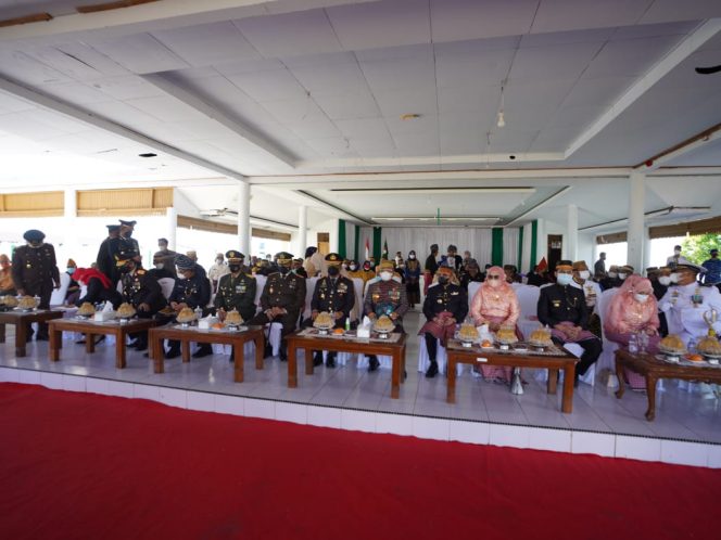 
					Peringati Hari Pahlawan, Kapolda Sulbar Hadiri Upacara di Majene