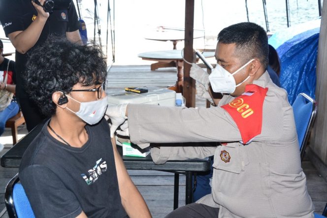 
					Hut Airud Ke-71, Dit Polairud Polda Papua Gelar Vaksinasi Covid-19
