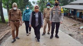 Bupati Bogor, Ade Yasin saat meninjau program Samisade di Tanjungsari.