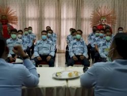 Petugas Pengamanan Lembaga Pemasyarakatan (Lapas) Kelas IIA Jakarta mendapat penguatan Pembangunan Zona Integritas (ZI) menuju Wilayah Bebas dari Korupsi (WBK), Selasa (16/11). (Dok. Ditjenpas)