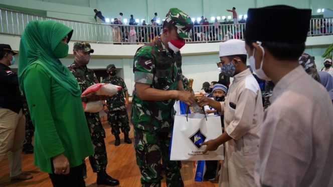 
					Danrem 061/SK Berbagi 5 Ton Beras Untuk 500 Yatim dan Disabilitas