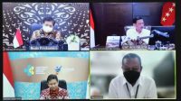 Menko Perekonomian Airlangga Hartarto, Menko Marves Luhut Binsar Pandjaitan, dan Menkes Budi G. Sadikin, serta Asdep Humas dan Protokol Setkab Said Muhidin dalam Keterangan Pers usai Ratas Evaluasi PPKM, Senin (20/12/2021) sore, secara virtual. (Foto: Humas Setkab)