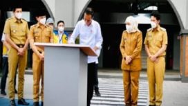 Presiden RI Jokowi saat meresmikan Pasar Pon Trenggalek Jawa timur, Selasa (30/11/2021).