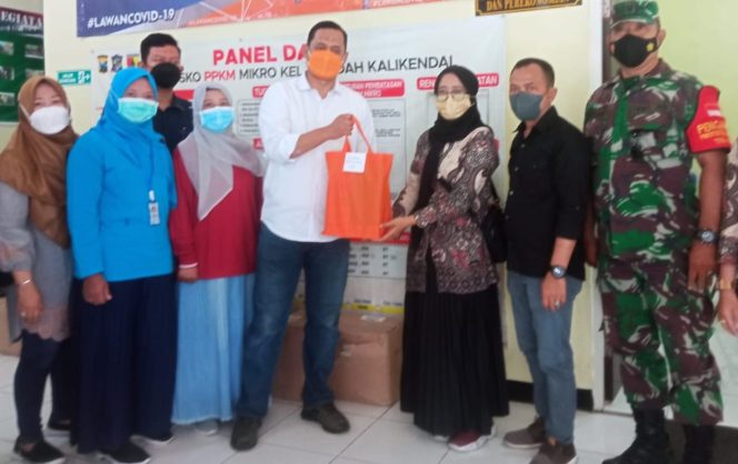 
					Anggota Komisi D DPRD Kota Surabaya Cahyo Siswo Utomo, melakukan kunjungan ke Kelurahan Prada Kali Kendal Surabaya, Kamis (2/12/21)