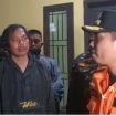 Bupati Lumajang Thoriqul Haq saat turun ke lokasi terdampak Desa Sumberwuluh Kecamatan Candipuro Kab. Lumajang, Sabtu malam (4/12/21)