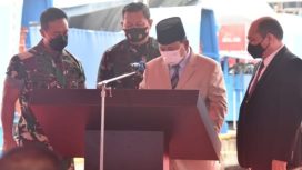 Peluncuran Kapal Cepat Rudal (KCR) 60 meter tahap ke- 5  oleh Menteri Pertahanan (Menhan) RI Prabowo Subianto , di Dermaga Kapal Perang PT. Pal Indonesia (Persero) Surabaya, Minggu (5/12/2021).