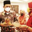 Bupati Sidoarjo Gus Muhdlor saat meluncurkan program modal murah untuk UMKM Sidoarjo