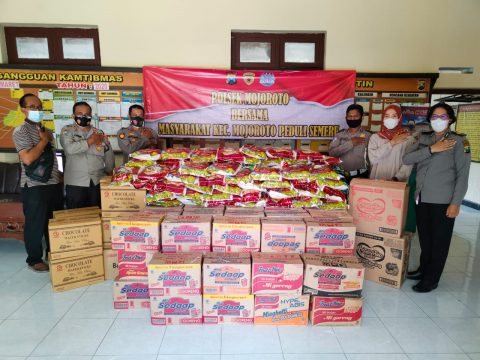 Polsek Mojoroto Peduli, Luncurkan 200 Paket Sembako ke Lokasi Korban Gunung Semeru