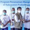 Wakil Gubernur Jawa Timur Emil Elestianto Dardak saat menghadiri Program Penanaman Mangrove di Pantai Duta, Kab. Probolinggo, Kamis, (9/12/2021).