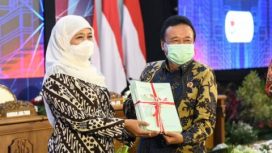 Gubernur Jatim Khofifah Indar parawansa saat memberi wejangan kepada para ASN dan Pejabat publik di lingkungan Pemprov Jatim untuk menjauhi korupsi di Gedung Grahadi Surabaya. Kamis (9/12/21).