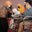 Gubernur Jawa Timur Khofifah Indar Parawansa saat penutupan Unjuk Gelar Keterampilan Hasil Karya Anak Disabilitas serta Seminar Inklusi tingkat Provinsi Jatim Tahun 2021 di Hotel Batu Suki Kota Batu, Kamis (9/12/2021).