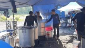 Dapur umum Kabupaten Situbondo untuk melayani warga terdampak erupsi gunung Semeru Lumajang