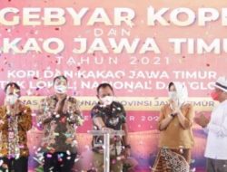 Plh. Sekretaris Daerah Provinsi Jawa Timur Heru Tjahjono saat membuka Gebyar Kopi dan Kakao Jawa Timur Tahun 2021 di Waroeng Tani Pan Java Mulyoagung, Kec. DAU Kab. Malang, Jumat (10/12/2021).