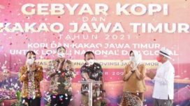 Plh. Sekretaris Daerah Provinsi Jawa Timur Heru Tjahjono saat membuka Gebyar Kopi dan Kakao Jawa Timur Tahun 2021 di Waroeng Tani Pan Java Mulyoagung, Kec. DAU Kab. Malang, Jumat (10/12/2021).