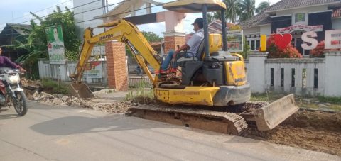 Sepuluh Hari Pengerjaan, Pelebaran Jalan di Kecamatan Batujaya dan Pakisjaya Tanpa Papan Nama