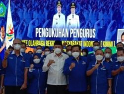 Ketua Komite Olahraga Rekreasi Masyarakat Indonesia (KORMI ) Jatim, Dr Hudiyono, saat melantik KORMI Sidoarjo masa bakti 2021-2025 di Pendopo Delta Wibawa, Pemkab Sidoarjo, Rabu (15/12/2021).