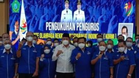 Ketua Komite Olahraga Rekreasi Masyarakat Indonesia (KORMI ) Jatim, Dr Hudiyono, saat melantik KORMI Sidoarjo masa bakti 2021-2025 di Pendopo Delta Wibawa, Pemkab Sidoarjo, Rabu (15/12/2021).