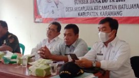 KPRH, Sekcam, Kades Segarjaya dan Camat Batujaya (Kiri ke kanan).