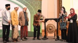 Wakil Gubernur Jawa Timur Emil Elestianto Dardak membuka Silaturrahim Daerah Bu Nyai Nasional  di Hotel Shangri-La, Surabaya, Minggu (19/12/2021).
