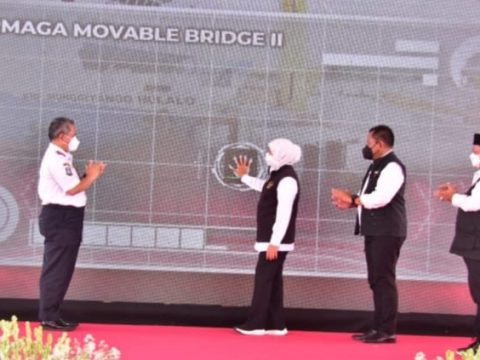Gubernur Khofifah Resmikan Dermaga Gerak di Pelabuhan Jangkar Situbondo