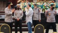 Kapolresta Sidoarjo Kombes Pol. Kusumo  Wahyu Bintoro turun langsung mengecek keamanan dan penerapan protokol kesehatan Senin (20/12/21)