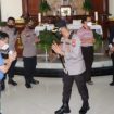 Kapolres Pasuruan Kota AKBP Raden Muhammad Jauhari, S.H., S.I.K., M.Si melakukan pengecekan dan peninjauan Gereja dalam rangka Nataru, Senin (20/12/2021).