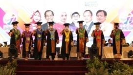 Universitas Negeri Surabaya persembahkan kado spesial dalam acara puncak peringatan Dies Natalisnya yang ke-57 yang digelar di Graha Unesa Kampus Lidah Wetan, Surabaya.Selasa (21/12/2021).