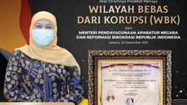 Kementerian Pendayagunaan Aparatur Negara dan Reformasi Birokrasi (PAN-RB), kembali memberikan predikat zona integritas Wilayah Bebas dari Korupsi untuk instansi SAMSAT Jatim di Artotel Suites Mangkukuhur Jakarta, Senin (20/12/2021).