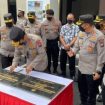 Kapolda Jawa Timur Irjen Pol. Nico Afinta saat melakukan kunjungan kerja di Polres Jember dalam rangka peresmian Gedung Command Center dan Sentra Pelayanan Kepolisian Terpadu (SPKT) Polres Jember, Rabu (22/12/2021).