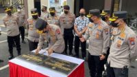 Kapolda Jawa Timur Irjen Pol. Nico Afinta saat melakukan kunjungan kerja di Polres Jember dalam rangka peresmian Gedung Command Center dan Sentra Pelayanan Kepolisian Terpadu (SPKT) Polres Jember, Rabu (22/12/2021).