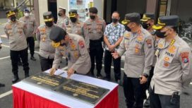 Kapolda Jawa Timur Irjen Pol. Nico Afinta saat melakukan kunjungan kerja di Polres Jember dalam rangka peresmian Gedung Command Center dan Sentra Pelayanan Kepolisian Terpadu (SPKT) Polres Jember, Rabu (22/12/2021).