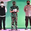 Pangdam V/Brawijaya, Mayjen TNI Nurchahyanto bersama Kapolda Jatim Irjen Pol. Nico Afinta,Wagub Jatim Emil Dardak, saat memimpin Apel Gelar Operasi Lilin Semeru 2021 di Tugu Pahlawan Surabaya, Kamis (23/12/2021).