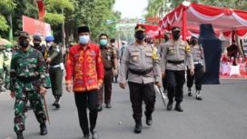 Wakil Bupati Bojonegoro, Drs. Budi Irawanto, menjadi Pimpinan Apel Gelar Pasukan Operasi Lilin semeru 2021 yang didampingi Kapolres Bojonegoro AKBP EG Pandia dan Dandim 0813/Bojonegoro Letkol Inf Bambang Hariyanto yang digelar di jalan Mastumapel Kota Bojonegoro, Kamis (23/12/2021).