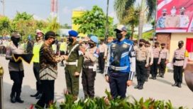 Polres Madiun menggelar apel operasi lilin Semeru 2021, di halaman Kota, Kelurahan Kartoharjo Kecamatan Kartoharjo Madiun, Kamis (23/12/2021).