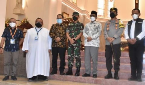 Menkopolhukam Mahfud MD Tinjau Pengamanan Natal di Surabaya