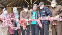 Bupati Sidoarjo Gus Muhdlor, saat meresmikan objek wisata Desa Kedungsugo Kec. Prambon Kab.Sidoarjo.Minggu (26/12/21)